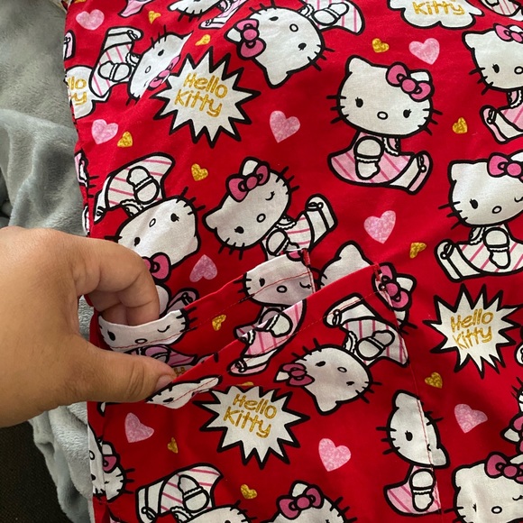 Hello kitty scrub top - Picture 3 of 4